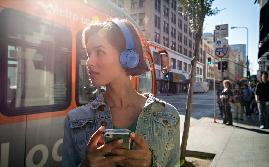 JBL T450BT Commande des appels et de la musique sur écouteur - Image