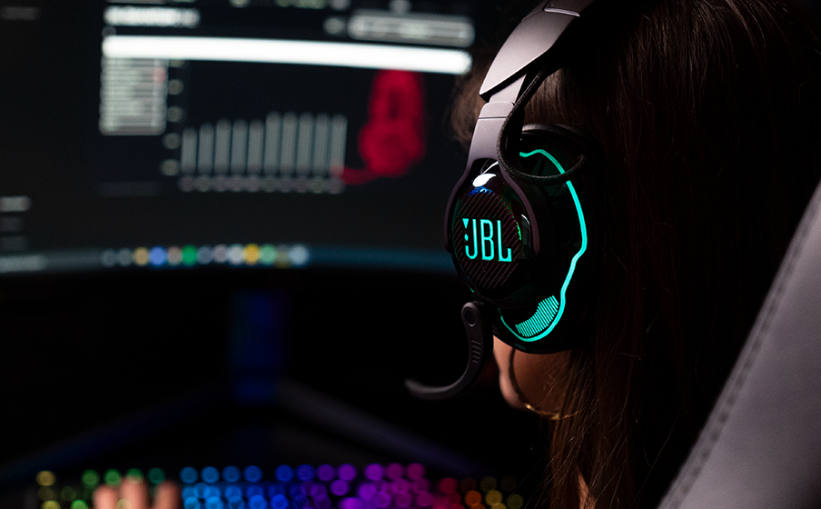 JBL Quantum 910 Wireless Bénéficiez d’un avantage concurrentiel grâce à la technologie JBL QuantumSPATIAL 360™ sur votre console - Image