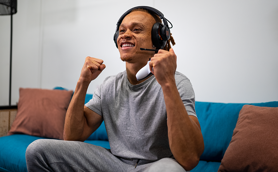 JBL Quantum 910 Wireless Bénéficiez d’un avantage professionnel grâce à la technologie améliorée de suivi des mouvements de la tête JBL QuantumSPHERE 360™ sur votre PC - Image