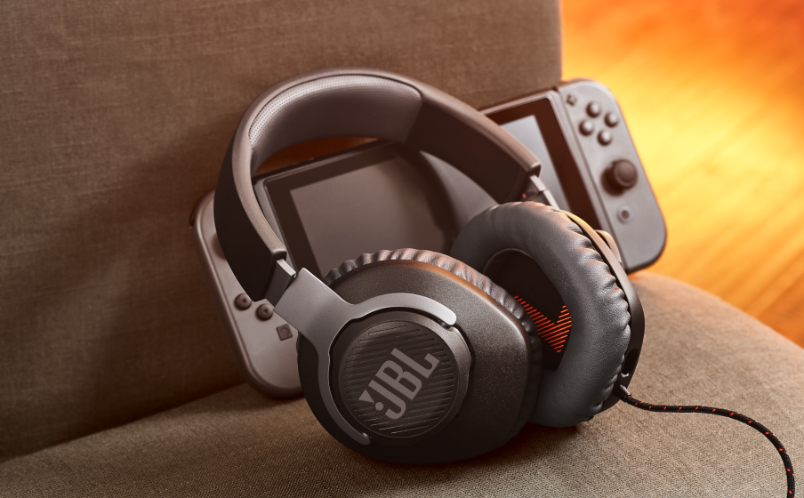 JBL Quantum 100 Plongez au cœur du jeu avec le son Signature JBL QuantumSOUND - Image