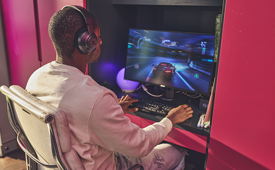 JBL Quantum 100M2 Plongez au cœur du jeu avec le son signature JBL QuantumSOUND - Image