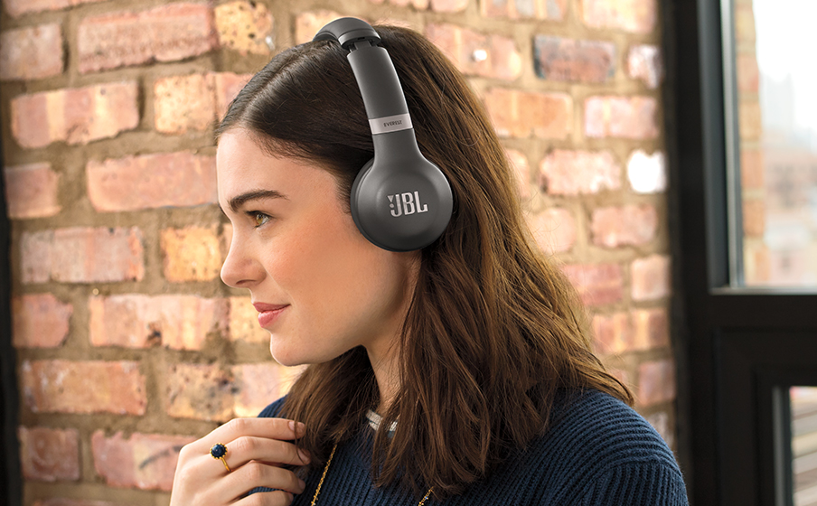 https://fr.jbl.com/on/demandware.static/-/Sites-masterCatalog_Harman/default/dw75650c66/pdp/HNR203685_310_LOFT_03_168_Gun_Metal-904x560px.jpg