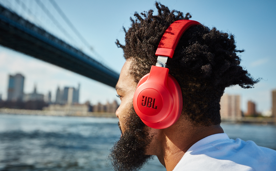 https://fr.jbl.com/on/demandware.static/-/Sites-masterCatalog_Harman/default/dw9a90af73/pdp/E55-signature.png