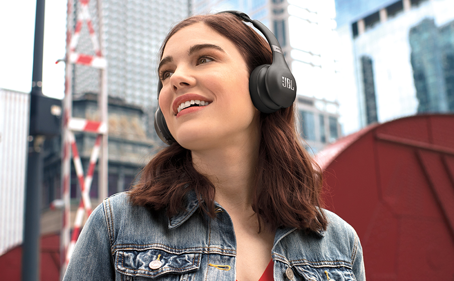 https://fr.jbl.com/on/demandware.static/-/Sites-masterCatalog_Harman/default/dwc56c8725/pdp/HNR203685_310_STREET_07_108_Gun_Metal-904x560px.jpg